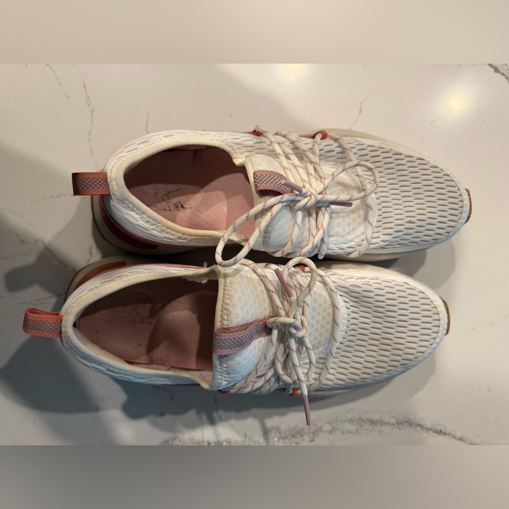 Sorel Women's kinetic Sneakers in White and Pink sz 10